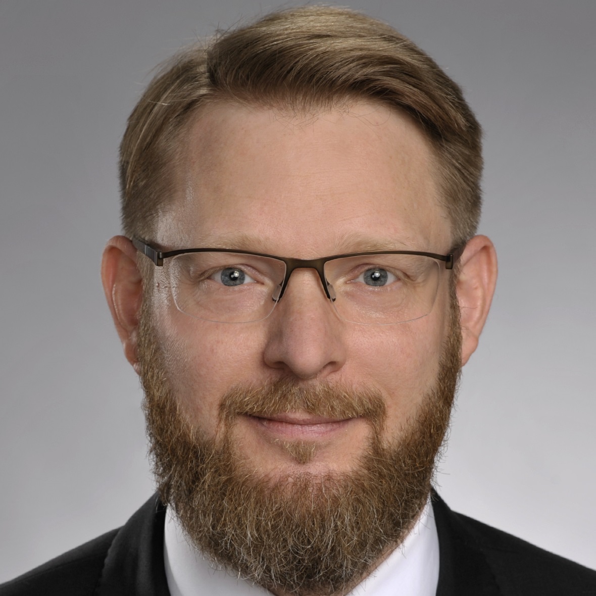 Professional headshot of Oliver Meyer